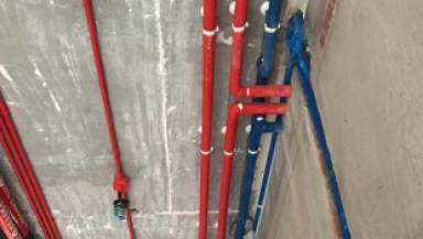 水管從頂面排放，嚴(yán)禁水管走地面，特殊情況除外